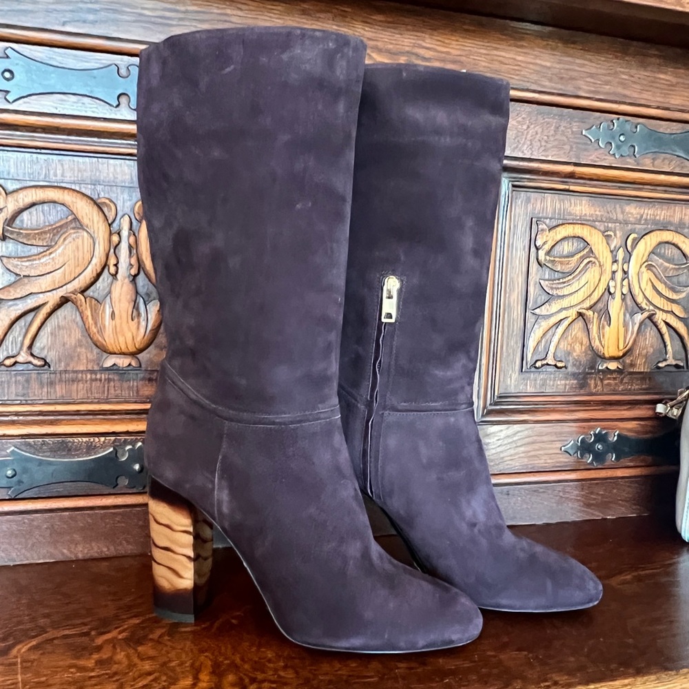Burberry suede boots